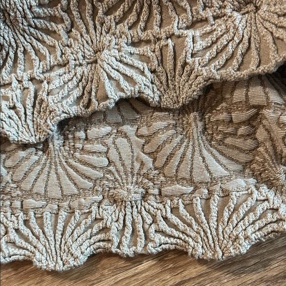 NWOT Textured Beige Womens Top Tank Square Neck Scallop lettuce edge Small - Picture 8 of 10